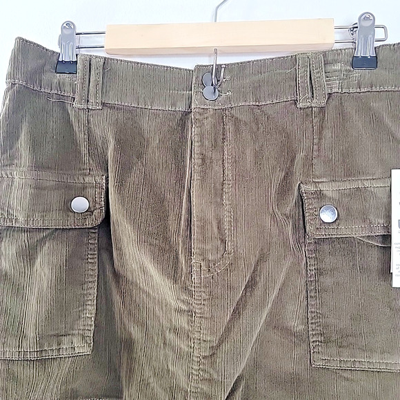 No Boundaries Olive Green Corduroy Mini Skirt NWT Elastic Waist Pockets L - Picture 3 of 6